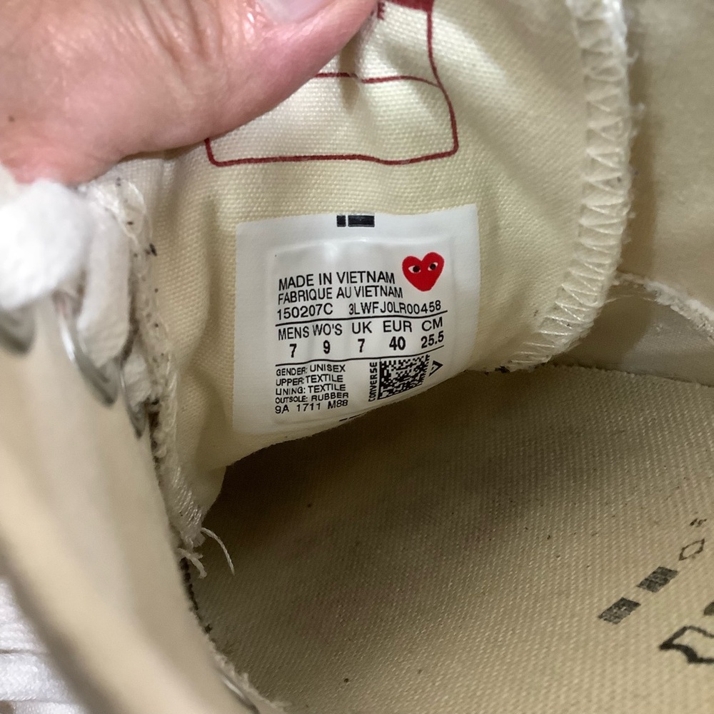 Come Des Garçons Play x Converse Chuck White and Black Sneakers with Red Heart - Picture 10 of 10